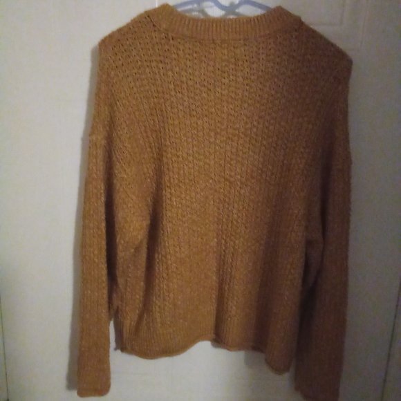 Universal Thread - Picture 2 of 3